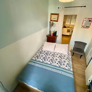  Appartement En Rez-de-chaussé, De 21m 2